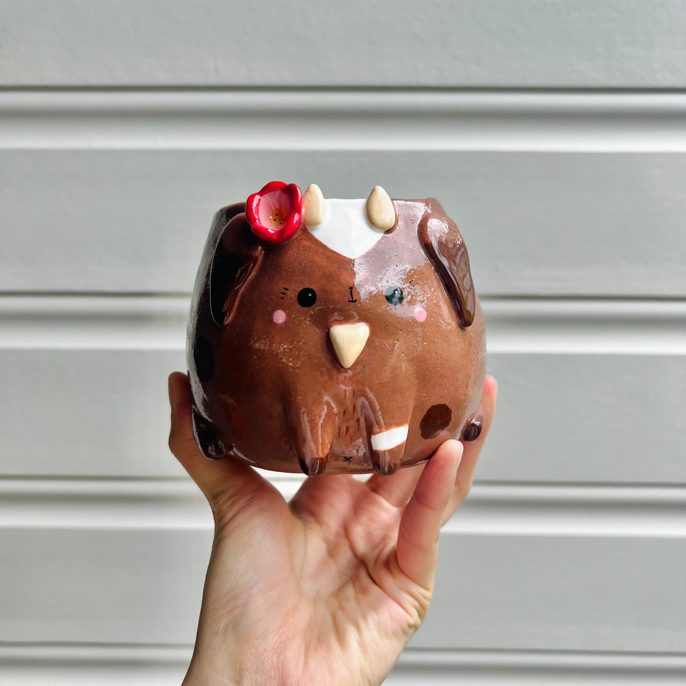 Flowery goat pot, photo 1 of 10