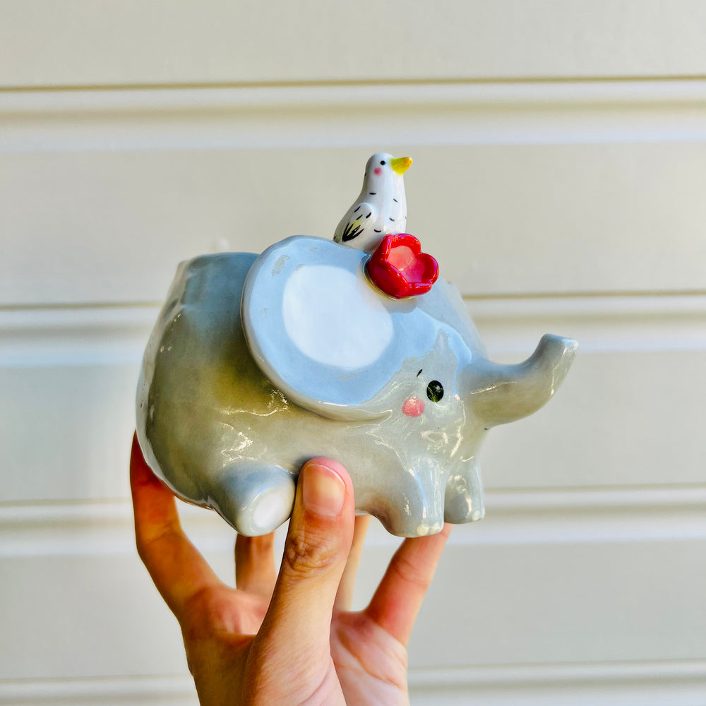 Elephant pot with egret friend, photo 2 of 5