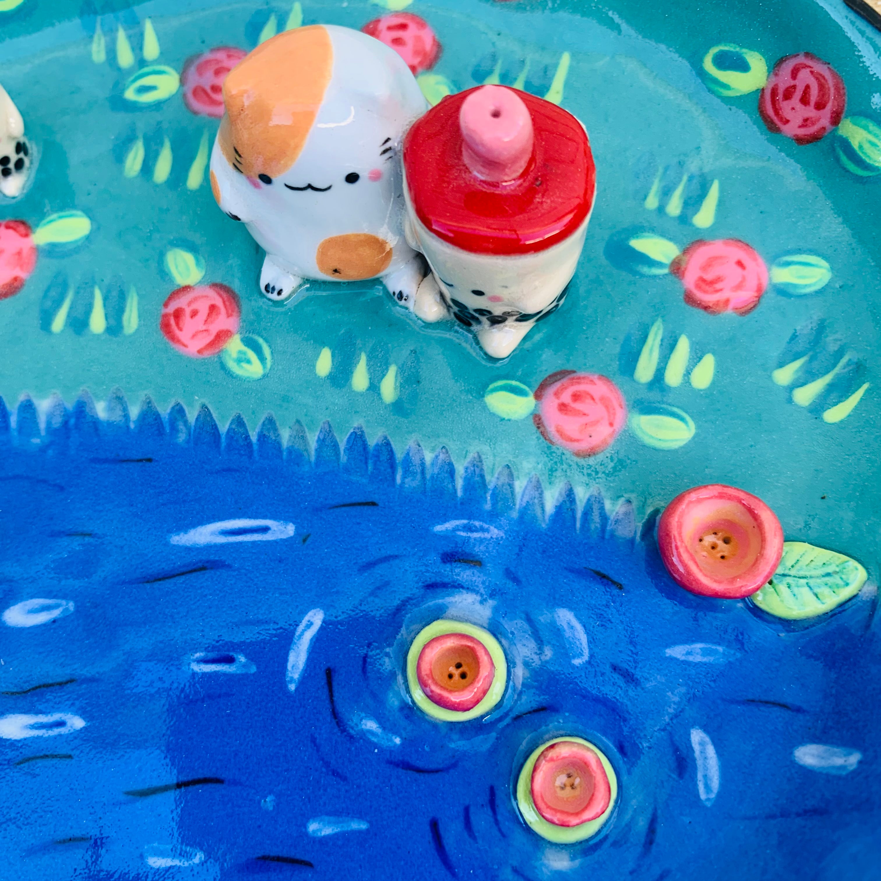 Bubble tea and cat family pond hangs trinket dish